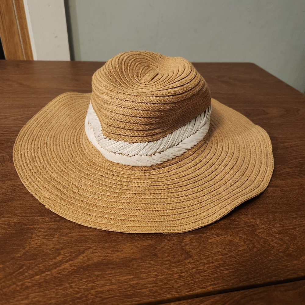 Aldo Tan and White Women's Sun Hat